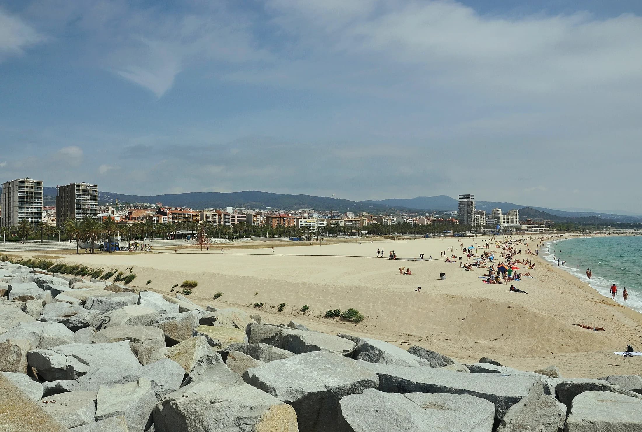 Platja del Varador y el entorno urbano de Mataró